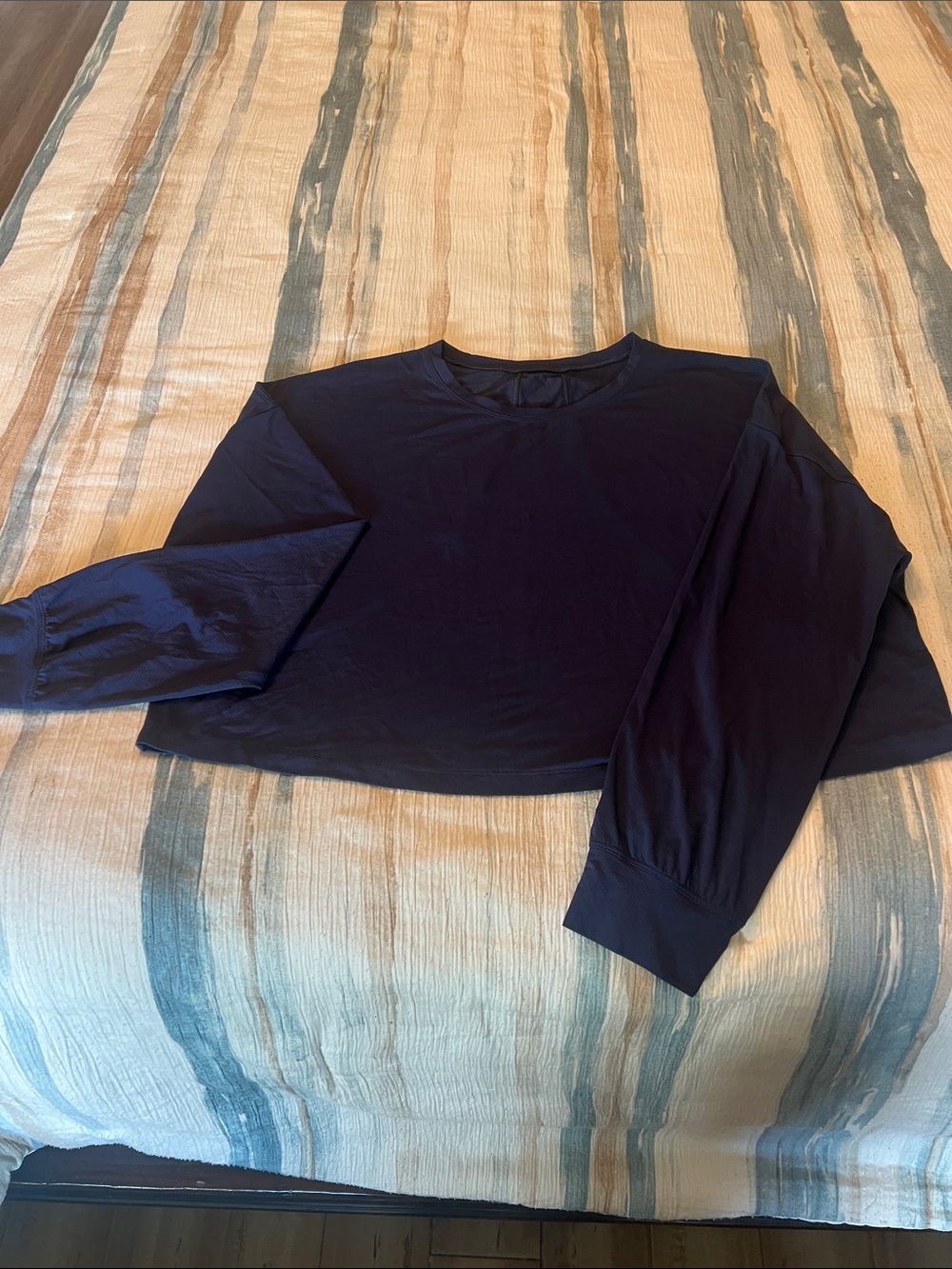 lululemon athletica navy blue long sleeve crop top